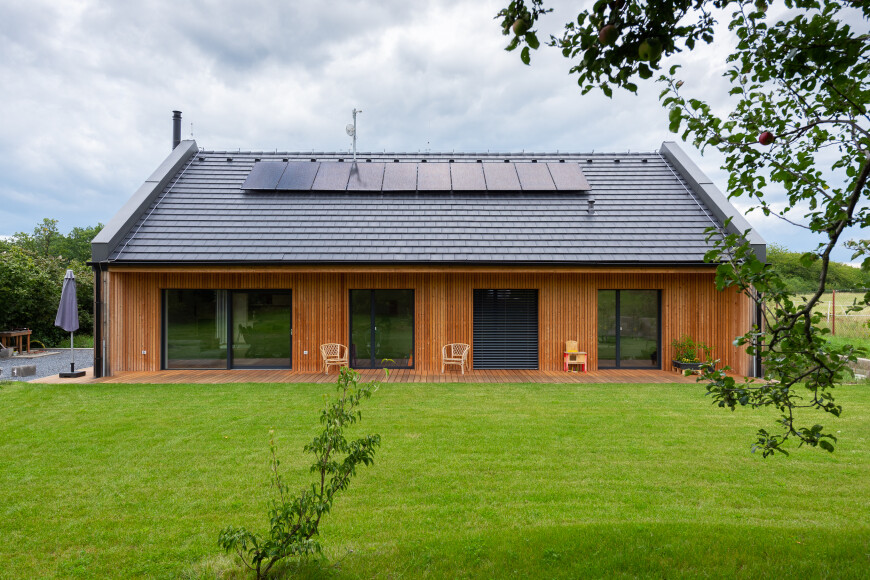 MATĚJKOVI: moderní pasivní bungalov s velkou terasou