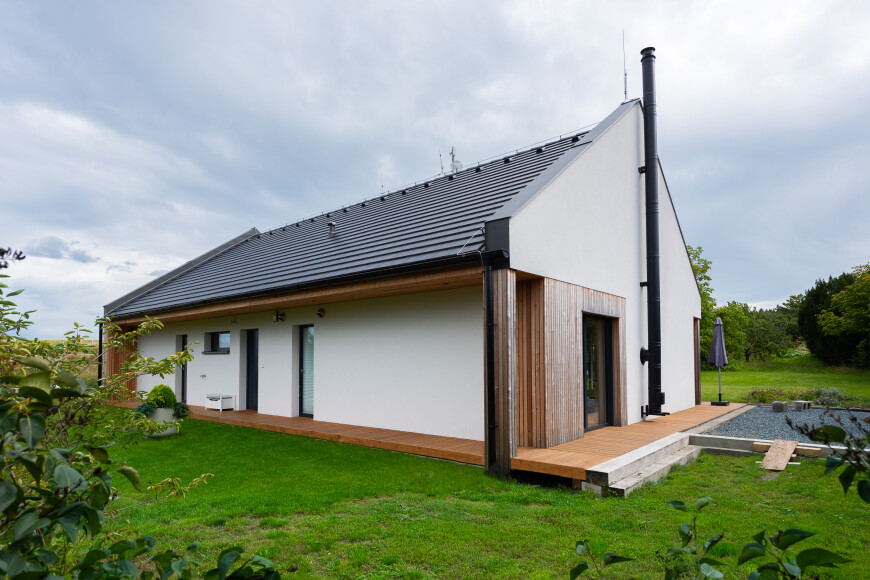 MATĚJKOVI: moderní pasivní bungalov s velkou terasou