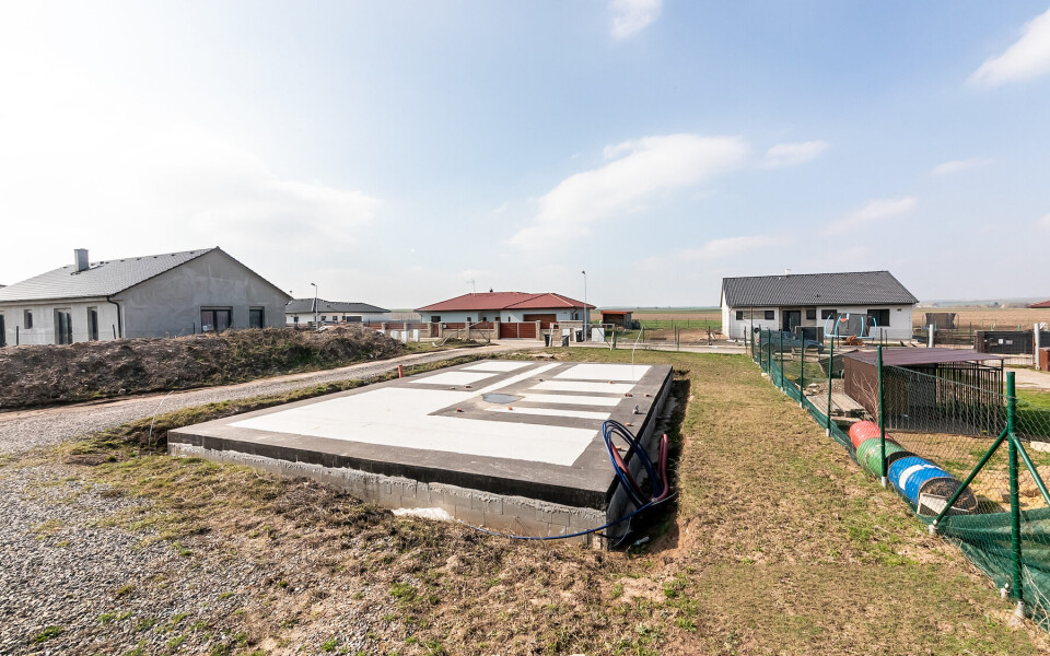 Pozemek pro bydlení – 1181 m2 Kmetiněves