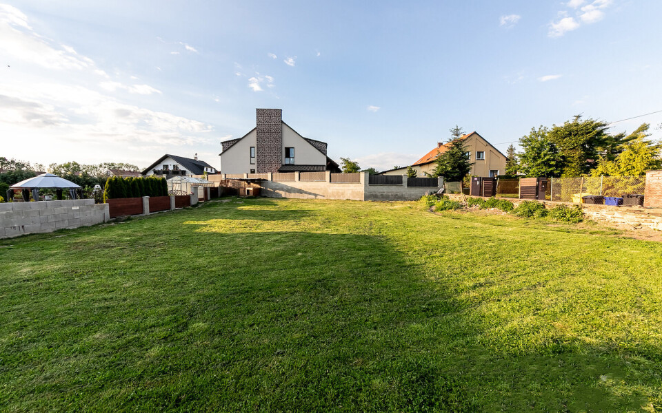 Pozemek pro bydlení – 615 m2 Dobřejovice