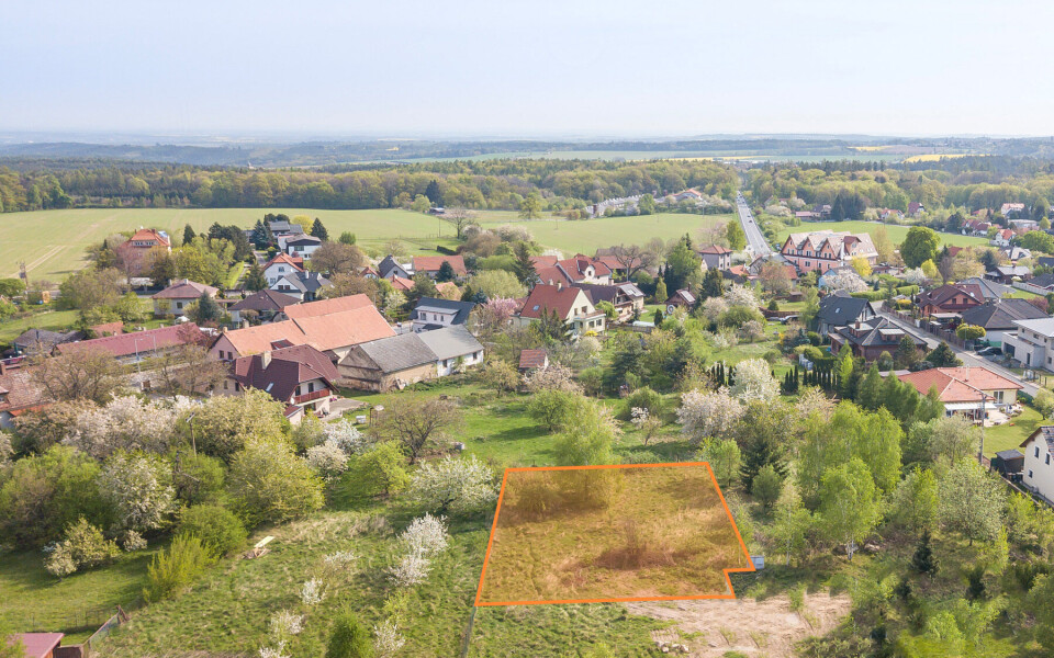 Pozemek pro bydlení – 930 m2 Vyžlovka